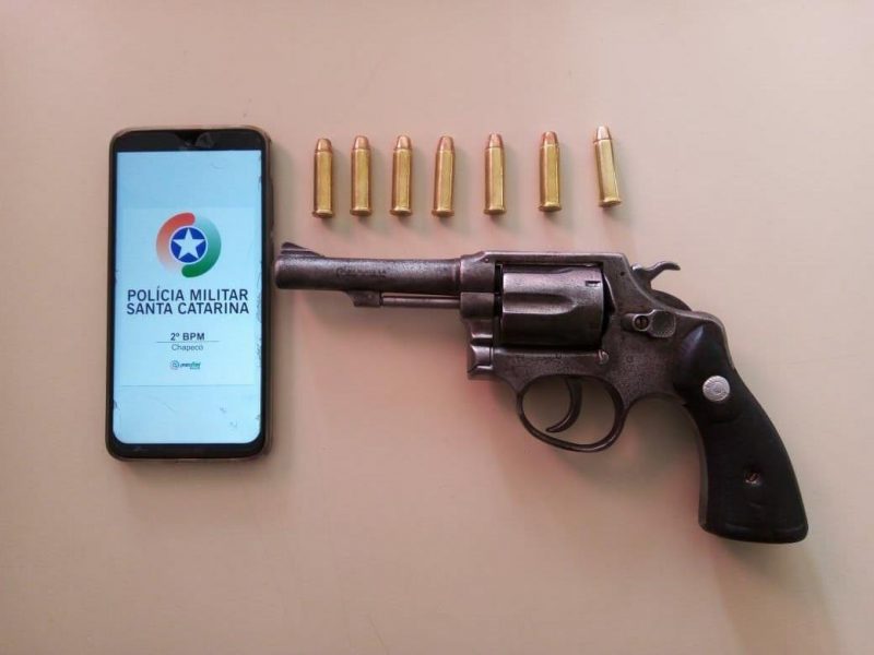 Agress&otilde;es e tiros foram efetuados pelo suspeito. – Foto: Pol&iacute;cia Militar/ND