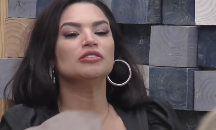 Raissa Barbosa desabafou com peoas e teve ataque de f&uacute;ria ap&oacute;s receber oito votos – Foto: Reprodu&ccedil;&atilde;o/Record TV