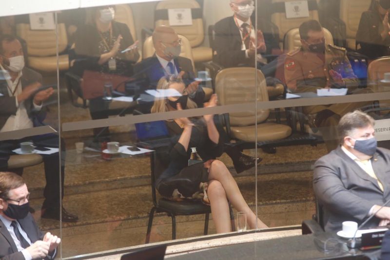 A vice-governadora Daniela Reinehr acompanha a sess&atilde;o – Foto: Anderson Coelho/ND