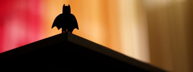 Waze lança instruções com vozes de Batman e Charada; veja como usar - Ali Kokab on Unsplash
