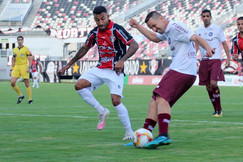Caxias j&aacute; est&aacute; em Santa Catarina desde o jogo contra o JEC no s&aacute;bado (10). – Foto: Vitor Forcellini/JEC
