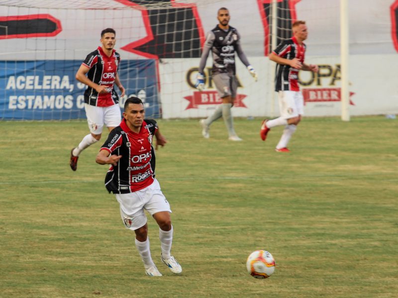 Edson Ratinho est&aacute; afastado h&aacute; duas semanas e volta nesta quinta-feira (15) – Foto: Vitor Forcellini/JEC