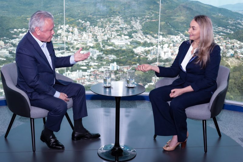 Governadora interina em entrevista ao jornalista Paulo Alceu – Foto: Mauricio Vieira/Secom/ND