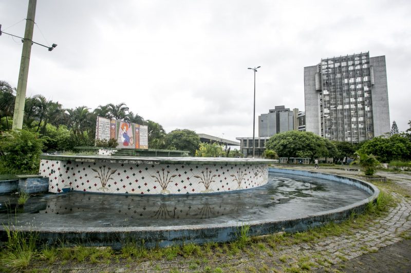 Pra&ccedil;a Tancredo Neves fica entre as sedes da Assembleia Legislativa , do Tribunal de Justi&ccedil;a e do Tribunal de Contas de SC – Foto: Daniel Queiroz/Arquivo/ND