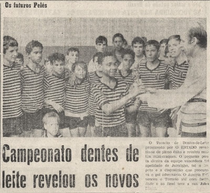 O leitor Alzemi Machado, um grande colaborador da seção memória, envia a foto do time do  Áustria recebendo o troféu de campeão do torneio Jornal O Estado , competição de integração de jovens atletas, que pretendia revelar os futuros &#8220;Pelés&#8221; e contou  com times como Educandário, Trindadense, Princesa Izabel, Guarani, São Paulo, Manoel Santos, Colegial e Mariano do Saco dos Limões, vice-campeão. No elenco do Áustria, atletas como Raul, Caco, Cláudio, Sebinho e Edu. A final foi disputada no Abrigo de Menores , em Florianópolis, no dia 28.06.70.