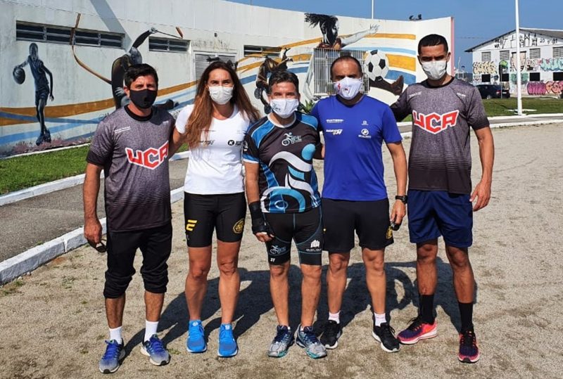 Da esq. para dir.: Anderson Sebasti&atilde;o Chaves (UCA), Lucimara D&rsquo;Aquila, Paulo Escobar (IPE), Leandro Pardo e Jos&eacute; Renato Torr&ecirc;s (UCA) unidos pelo desafio #90K Solid&aacute;rios – Foto: Divulga&ccedil;&atilde;o/ND