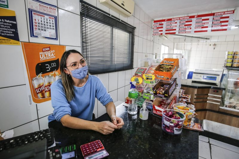 Dona de um a&ccedil;ougue na regi&atilde;o, Andreia Victovsoski disse que o estabelecimento n&atilde;o foi muito afetado – Foto: Anderson Coelho/ND