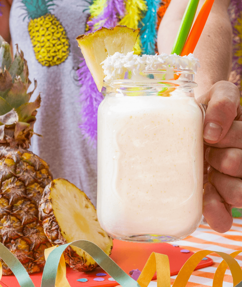 Aproveite o ver&atilde;o com a bebida gelada de coco e abacaxi&nbsp; – Foto/Divulga&ccedil;&atilde;o: Aurora Alimentos