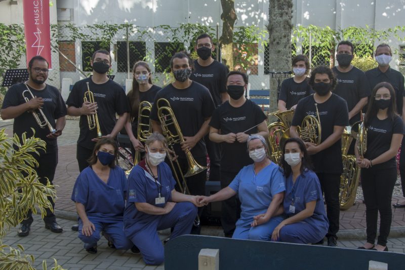 apresentação musical no hospital são josé, em Joinville