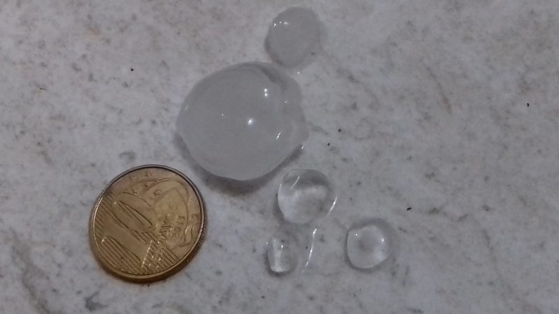 Granizo registrado no bairro Jardim Atlântico, em Florianópolis – Foto: Reprodução/Redes Sociais