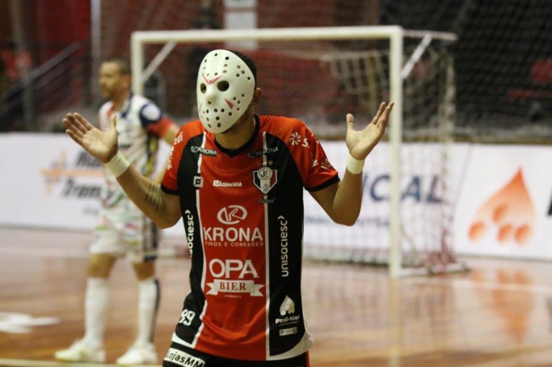 Dieguinho marcou dois na vit&oacute;ria deste s&aacute;bado (31) e inovou na j&aacute; tradicional comemora&ccedil;&atilde;o – Foto: Juliano Schmidt/JEC/Krona