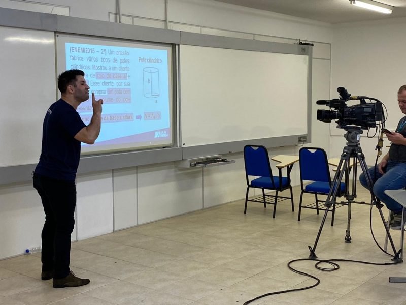 Foco dos aul&otilde;es &eacute; ajudar os alunos que tiveram dificuldades para acessar alguns conte&uacute;dos do Enem neste ano devido &agrave; pandemia do coronav&iacute;rus – Divulga&ccedil;&atilde;o/ND