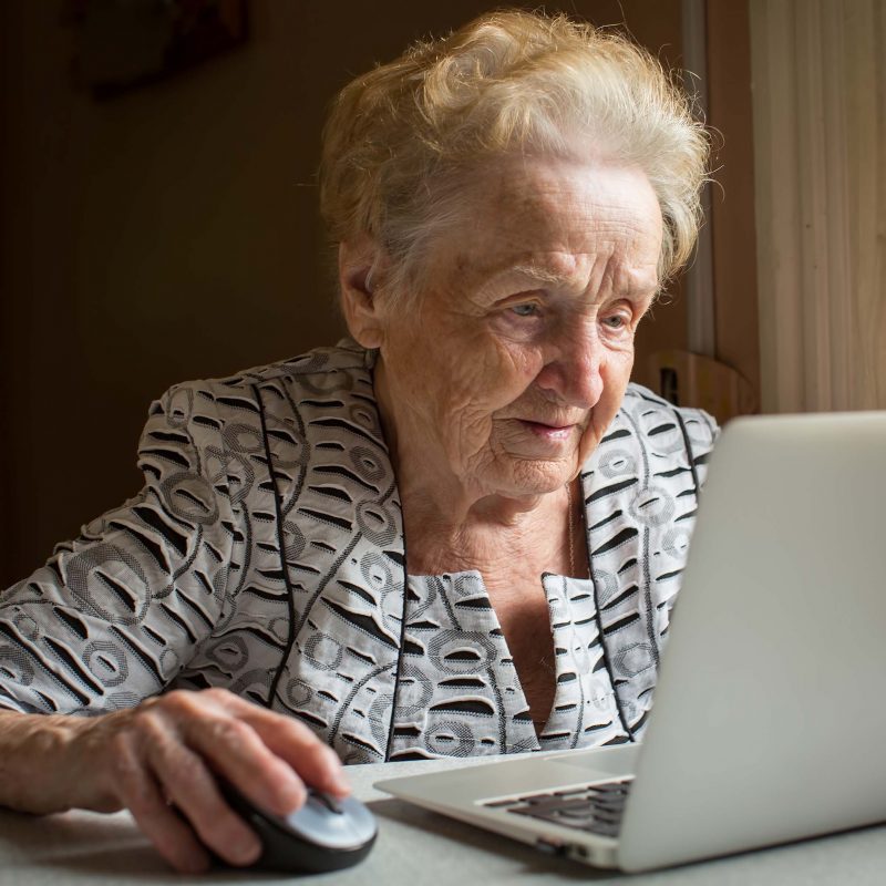 Familiares s&atilde;o tranquilizados e ficam bem informados sobre o atendimento. – Foto: Getty Images/iStockphoto/ND