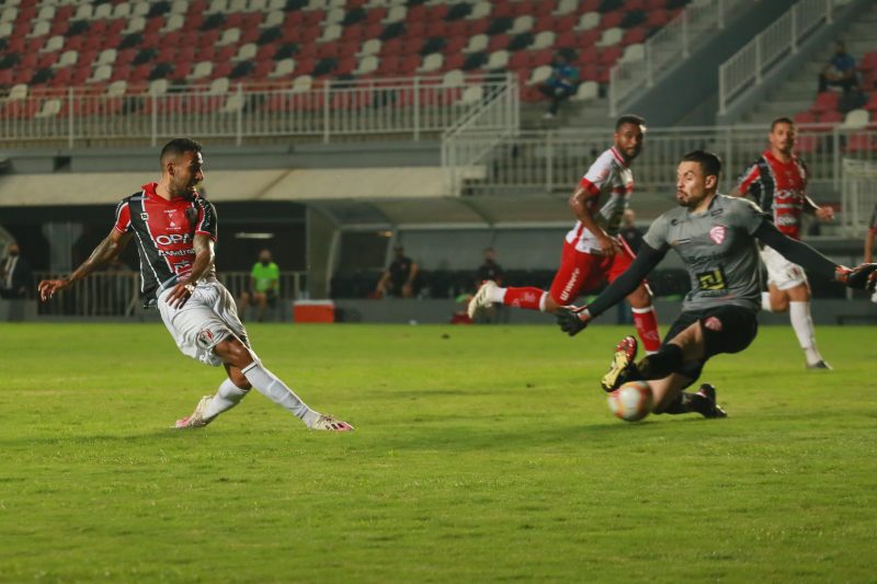 Renan Guedes abriu o placar depois de toque de classe do meia Lucas de S&aacute; – Foto: Vitor Forcellini/JEC/Divulga&ccedil;&atilde;o