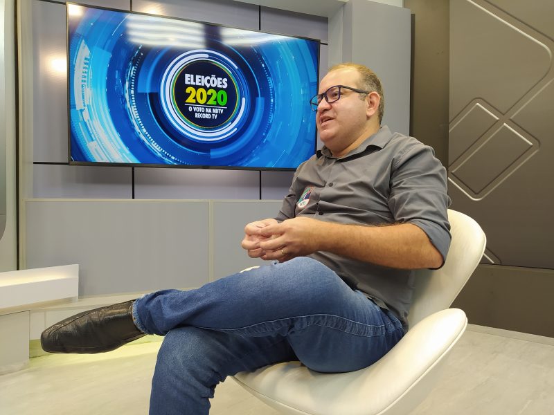 Candidato Wanderley Laureth (Avante) detalha propostas de governo para os ve&iacute;culos do Grupo ND – Foto: Vinicius Bretzke/NDTV