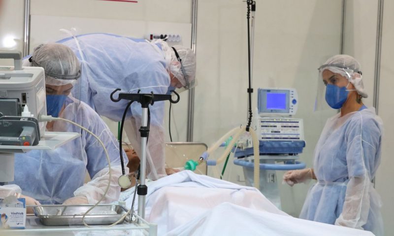 Ventilação mecânica no tratamento de covid-19 está associada a aumento de casos de pneumonia bacteriana por contaminação nas unidades hospitalares de Santa Catarina . – Foto: Rovena Rosa/Agência Brasil/ND