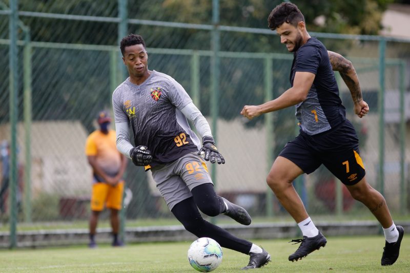 Ronaldo, em treinamento no Sport Recife; atleta n&atilde;o foi relacionado para o duelo contra o Flamengo – Foto: Sport Recife/divulga&ccedil;&atilde;o