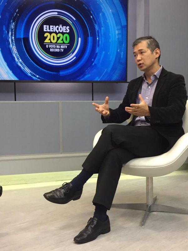 Candidato a prefeito de Blumenau, Mario Kato (PCdoB) concede entrevista ao Grupo ND – Foto: Alexandre Pereira/NDTV