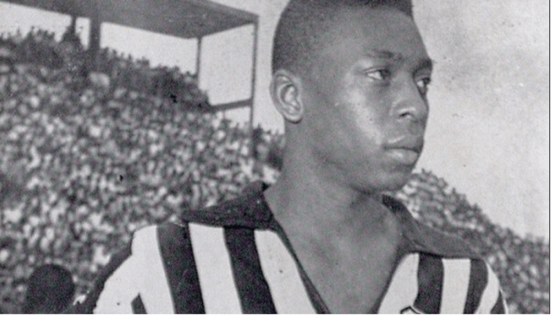 Pelé se eternizou com a camisa do Santos
