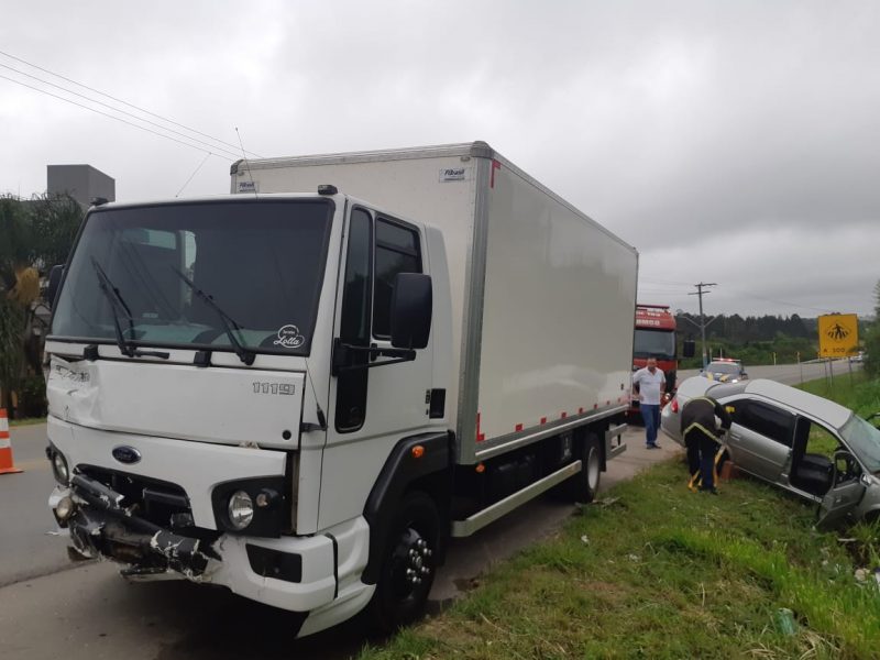 Motorista foi encontrado inconsciente e com diversas fraturas – Foto: Corpo de Bombeiros Militar/Divulga&ccedil;&atilde;o