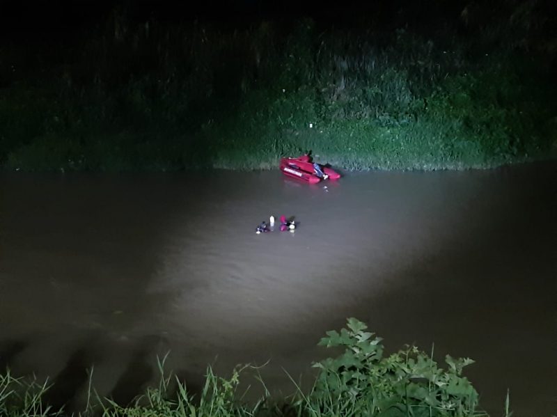 Bombeiros efetuaram as buscas pelo ve&iacute;culo – Foto: CBM Brusque/Divulga&ccedil;&atilde;o/ND