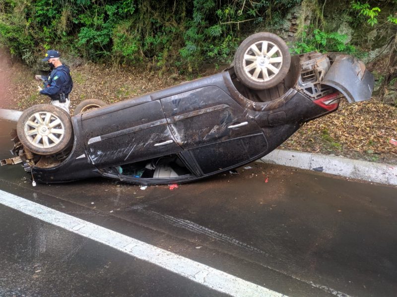 Acidente ocorreu no início da tarde, na BR-282 em Cordilheira Alta. – Foto: Corpo de Bombeiros/Divulgação/ND