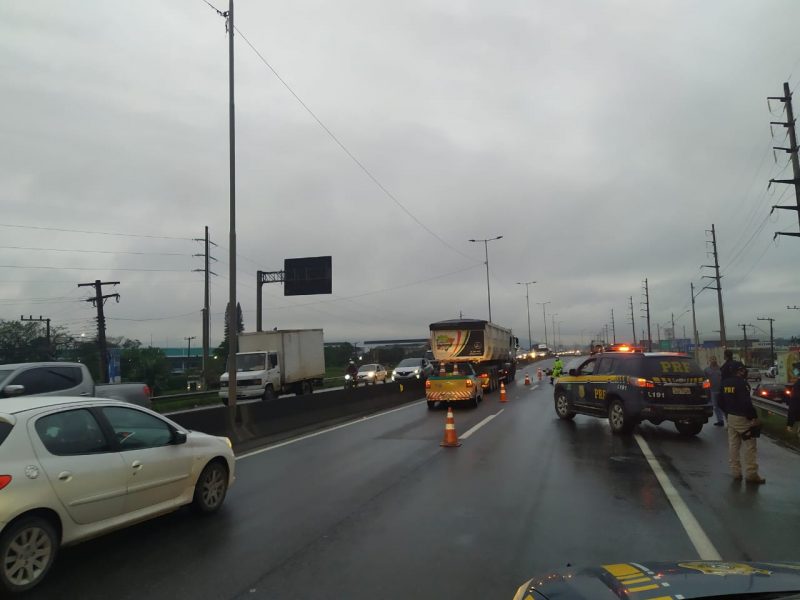 Desde o in&iacute;cio da tarde, a PRF registra intenso movimento nas principais rodovias de Santa Catarina – Foto: PRF/Divulga&ccedil;&atilde;o