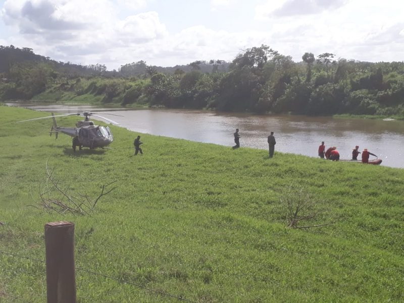 Helic&oacute;ptero &Aacute;guia ajuda nas buscas no rio Itapocu – Foto: Murilo Macedo/Divulga&ccedil;&atilde;o/ND