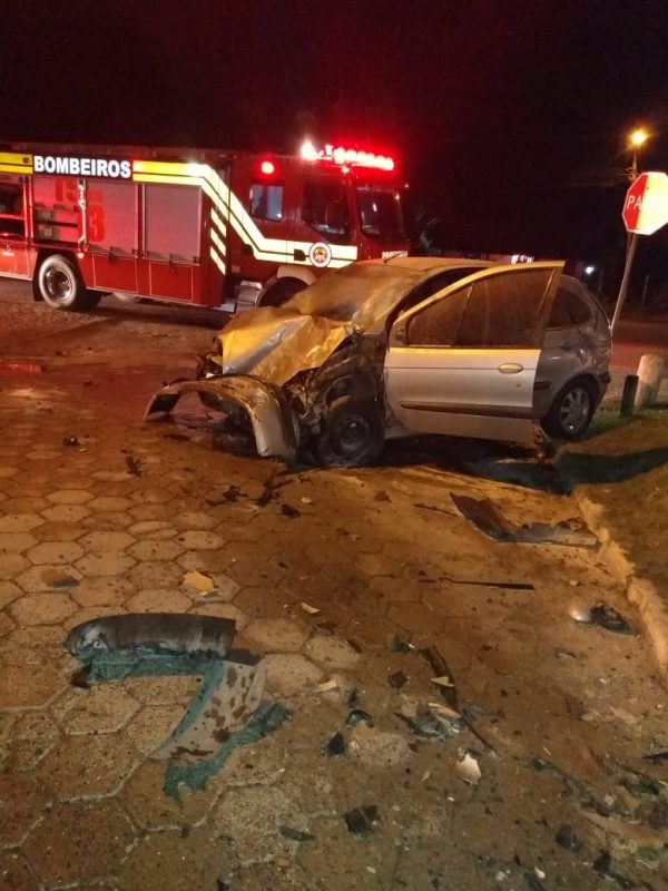 Duas pessoas ficam feridas em acidente na BR-470 em Blumenau – Foto: Divulga&ccedil;&atilde;o/Corpo de Bombeiros