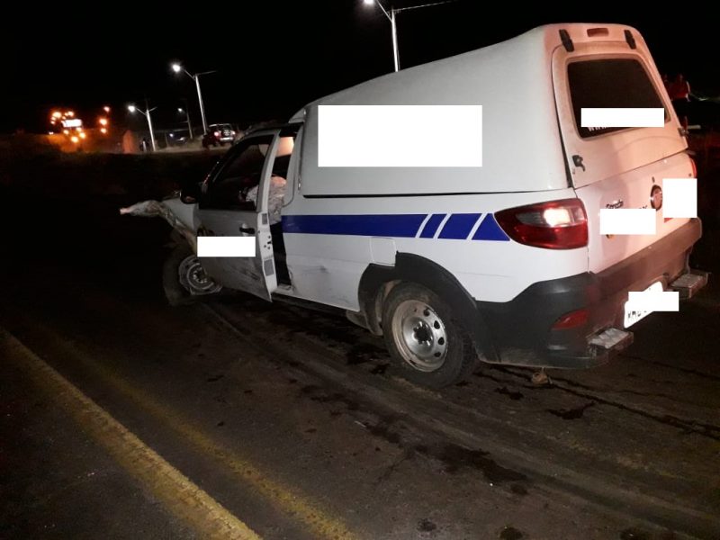 A batida de frente deixou ao menos duas pessoas feridas – Foto: Corpo de Bombeiros