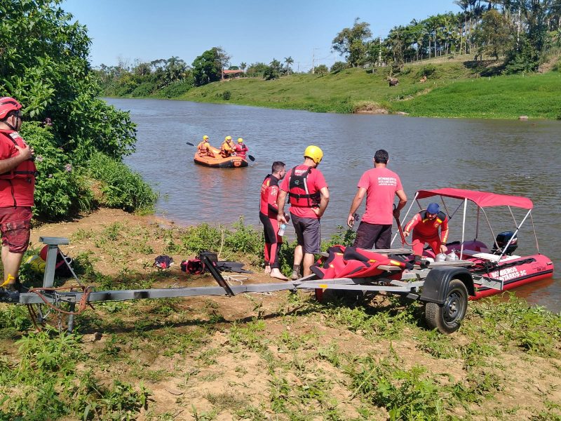 Homem saiu para pescar no s&aacute;bado e, desde ent&atilde;o, n&atilde;o foi mais visto – Foto: Bombeiros Volunt&aacute;rios de Guaramirim/Divulga&ccedil;&atilde;o