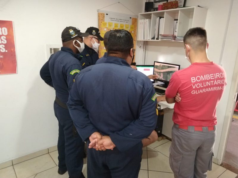 Buscas foram retomadas na manh&atilde; desta ter&ccedil;a-feira (13) – Foto: Bombeiros Volunt&aacute;rios de Guaramirim/Divulga&ccedil;&atilde;o