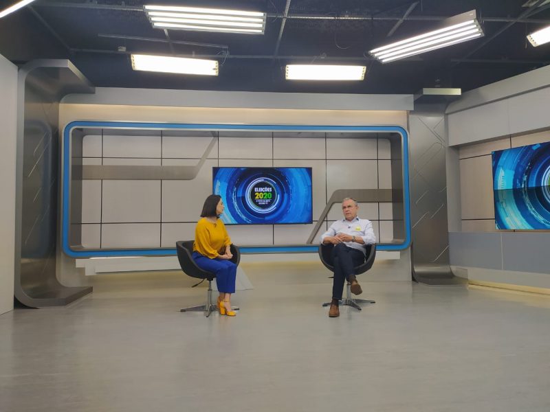 Entrevista com Doutor Dalmo foi conduzida pela apresentadora Sabrina Aguiar – Foto: Juliane Guerreiro/ND