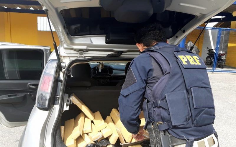 PRF apreende 59 kg de maconha na BR 101 em Itapema – Foto: Divulga&ccedil;&atilde;o/PRF