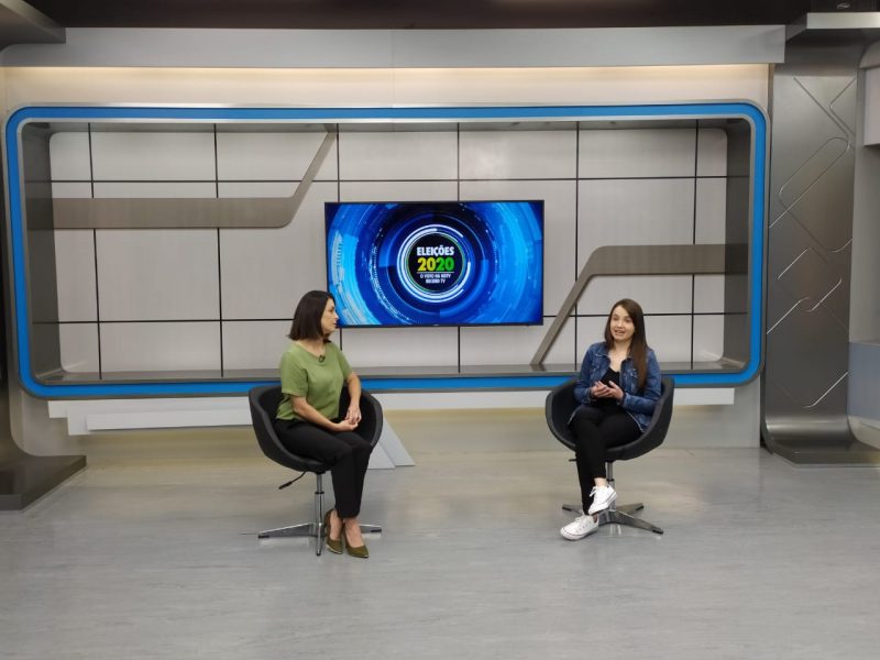 Entrevista com Mayara Colzani foi conduzida pela apresentadora Sabrina Aguiar – Foto: Juliane Guerreiro/ND