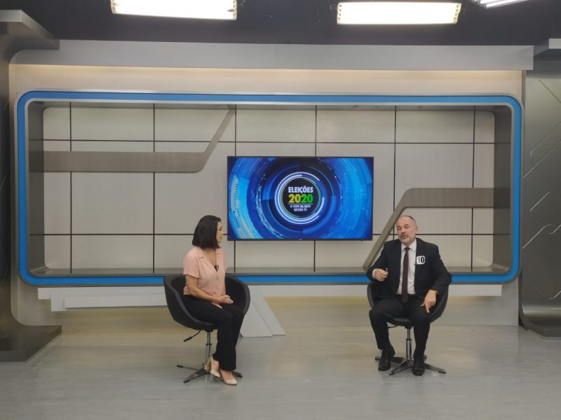 Entrevista com Marcucci foi conduzida pela apresentadora Sabrina Aguiar – Foto: Juliane Guerreiro/ND