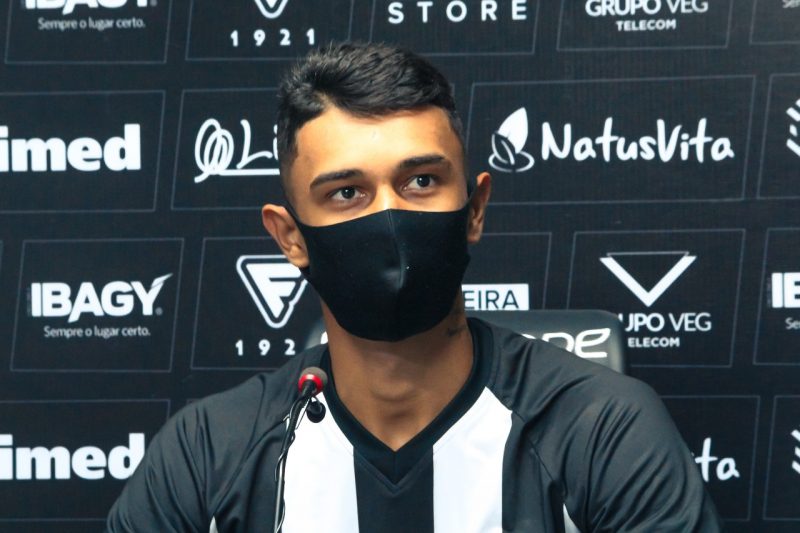 Vitor Mendes, 21 anos, novo zagueiro do Figueirense – Foto: Patrick Floriani/FFC/divulga&ccedil;&atilde;o