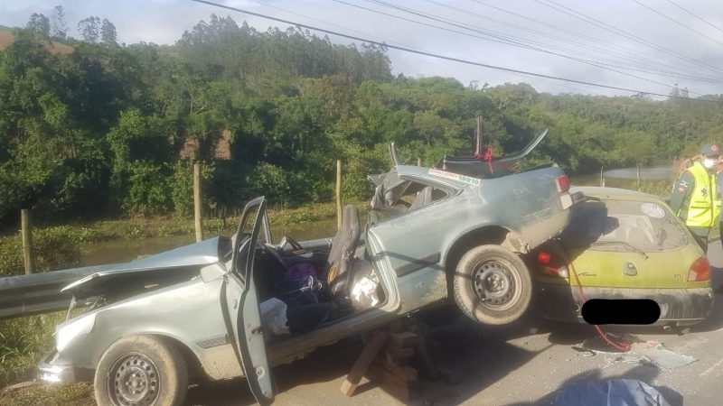 As v&iacute;timas ficaram presas &agrave;s ferragens. – Foto: Corpo de Bombeiros/Divulga&ccedil;&atilde;o
