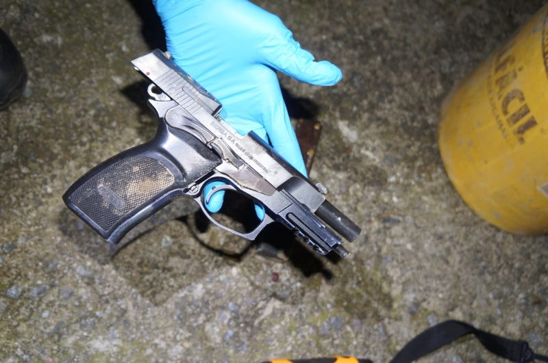 Pol&iacute;cia Militar divulgou foto da arma supostamente utilizada pelo adolescente – Foto: Divulga&ccedil;&atilde;o/Pol&iacute;cia Militar