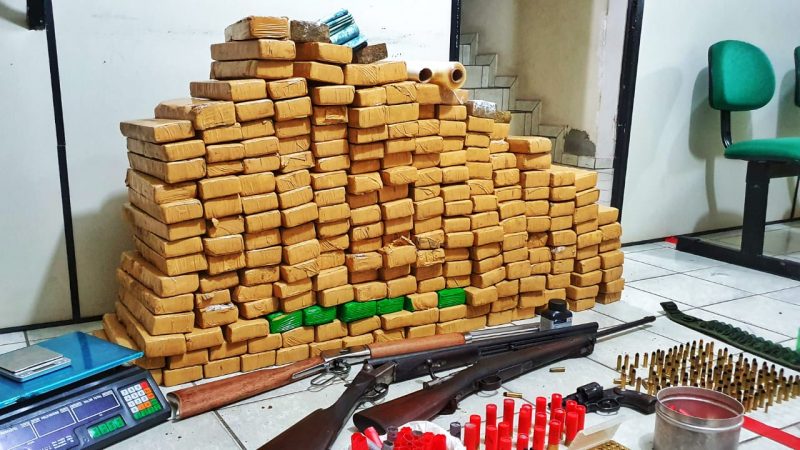 Pol&iacute;cia prende candidata a vereadora de Blumenau com 190 quilos de maconha e R$ 17 mil – Foto: Pol&iacute;cia Militar