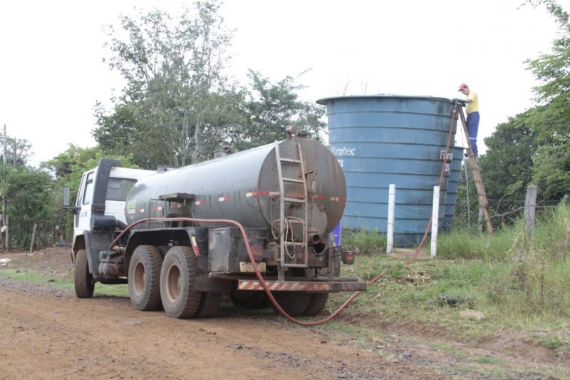 Comunidades do interior estão recebendo abastecimento de água com caminhões pipa – Foto: Prefeitura de Chapecó/Divulgação