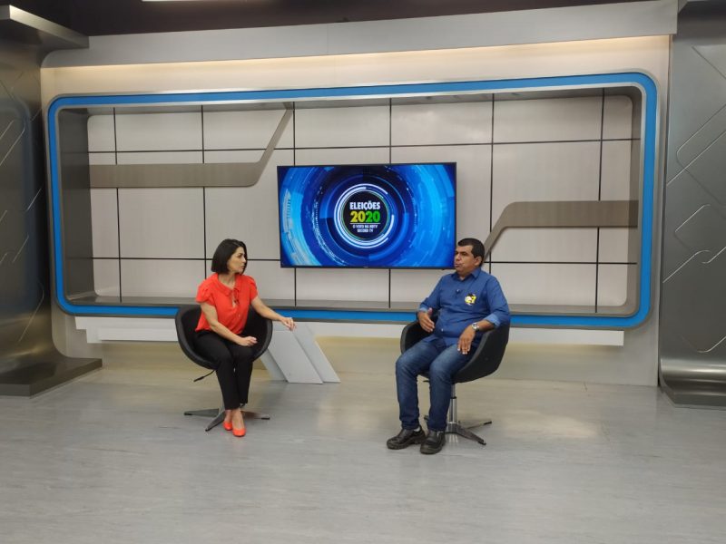 Entrevista com Levi Rioschi foi conduzida pela apresentadora Sabrina Aguiar – Foto: Juliane Guerreiro/ND