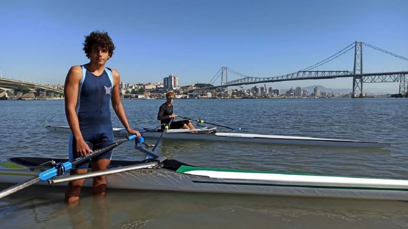 Atletas de remo em Florianópolis