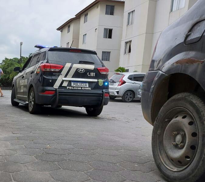 Organiza&ccedil;&atilde;o criminosa expulsa fam&iacute;lias para usar o apartamento como moradia e ponto de venda de drogas – Foto: Pol&iacute;cia Civil/Divulga&ccedil;&atilde;o