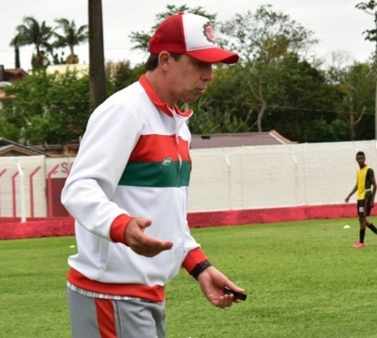 Paulo Baier, t&eacute;cnico do Pr&oacute;spera; dire&ccedil;&atilde;o do time de Crici&uacute;ma aposta na “m&iacute;stica” de Paulo Baier para confirmar o acesso – Foto: Reprodu&ccedil;&atilde;o/Instagram/ND