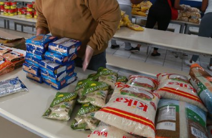Kits de alimentação são distribuídos pelo Estado desde junho – Foto: Secom/Divulgação/ND