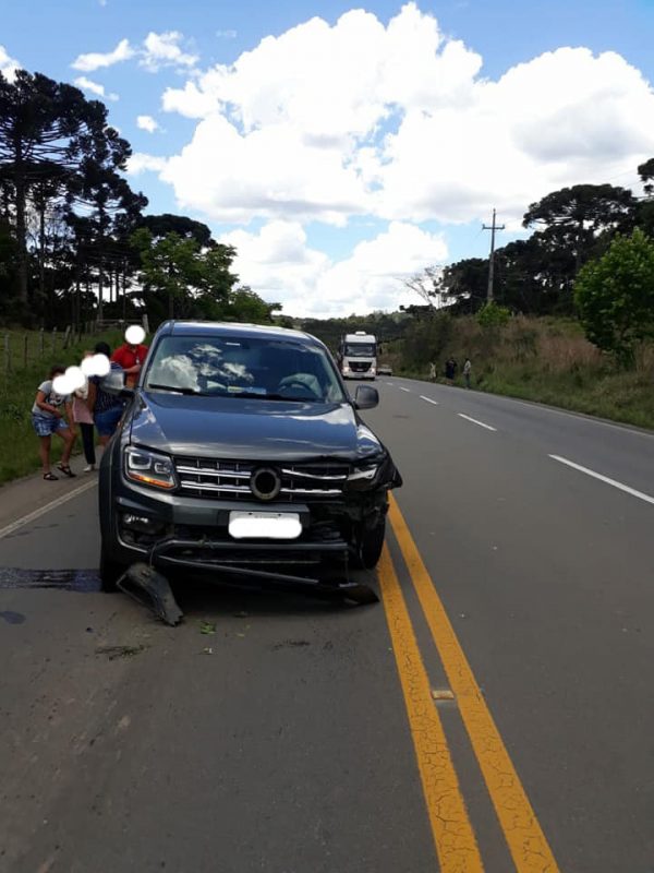 Amarok, que se envolveu em um acidente com motociclista em Campo Alegre