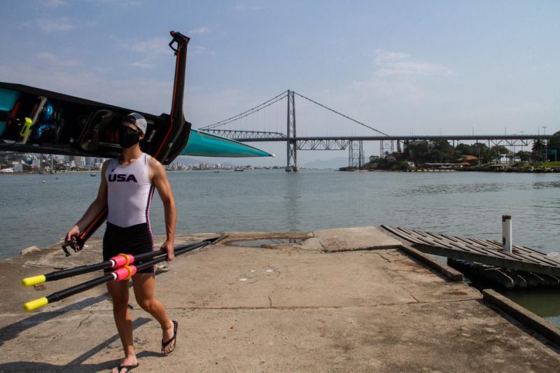 Augusto Knoll na saíde do treino, realizado no clube Aldo Luz