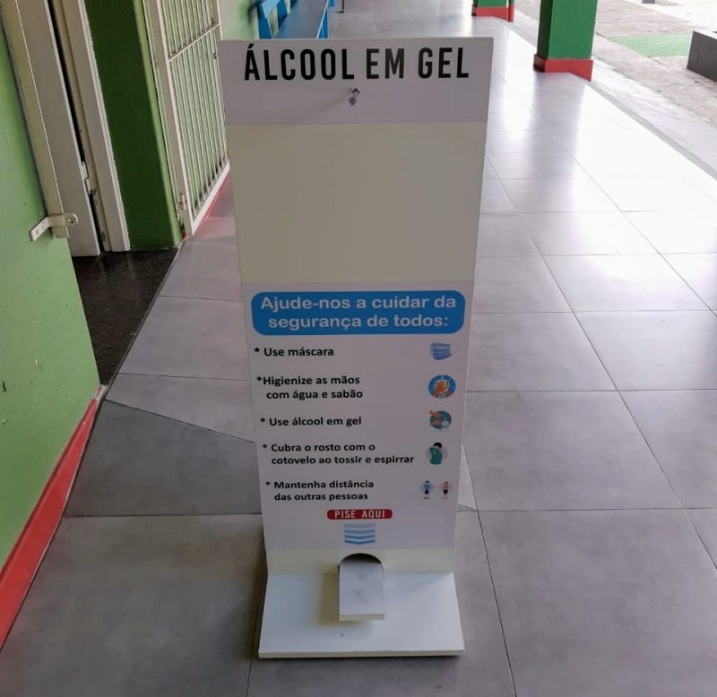 Álcool em gel também terá que ser disponibilizado para os alunos nas unidades – Foto: CRE Blumenau / SED