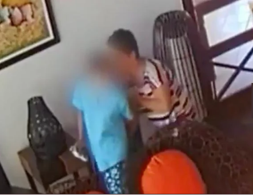 Tapas, belisc&otilde;es e pux&otilde;es de orelha foram registrados contra trabalhadora de origem filipina – Foto: Reprodu&ccedil;&atilde;o Metr&oacute;poles